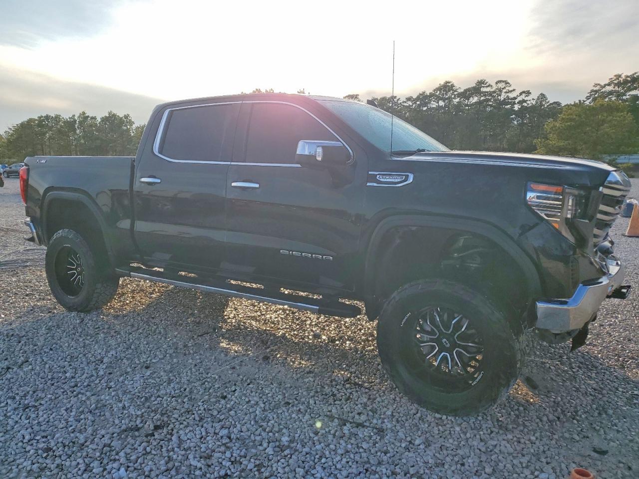 2023 GMC Sierra K1500 SLT