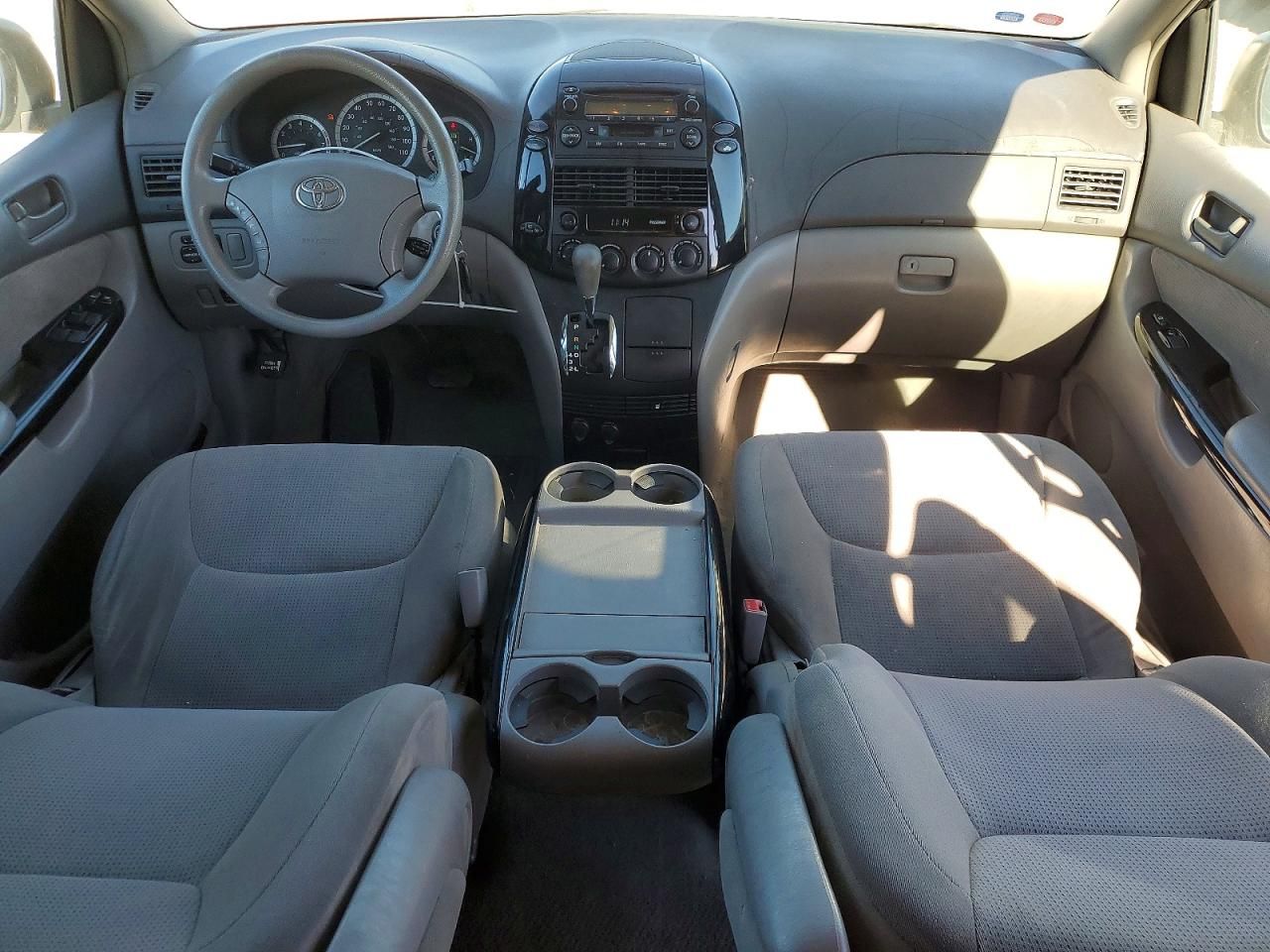 2004 Toyota Sienna ce