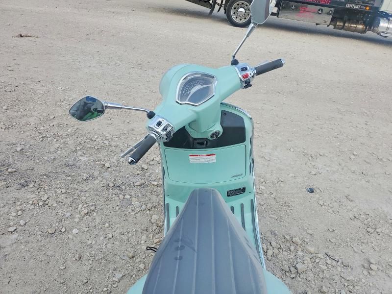 2024 Vespa GTS/SEI Giorni 300