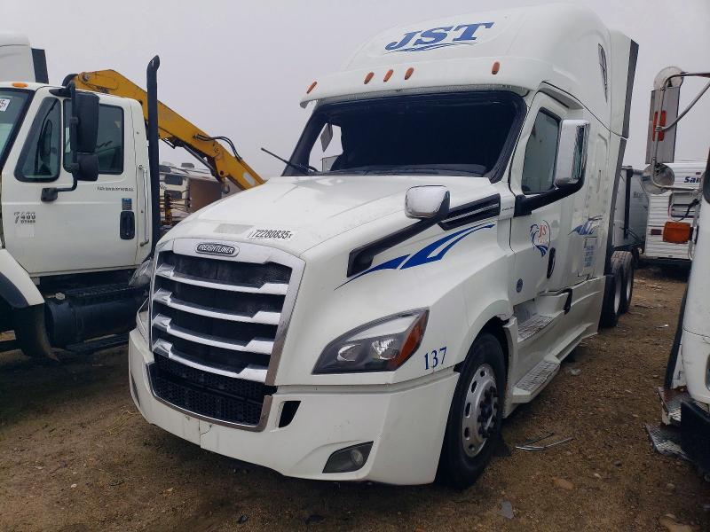 2018 Freigliner 2018 Freightliner Cascadia 126 Semi Truck