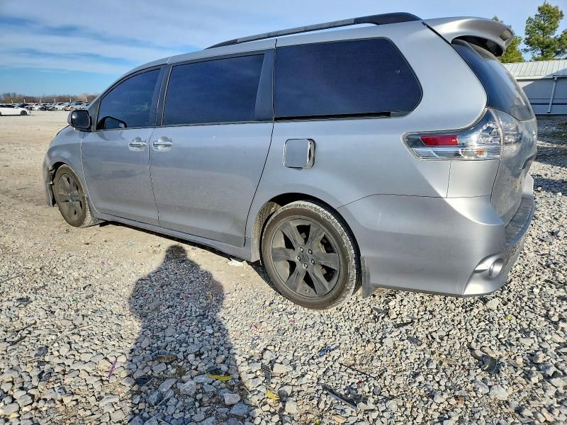 2015 Toyota Sienna Sport