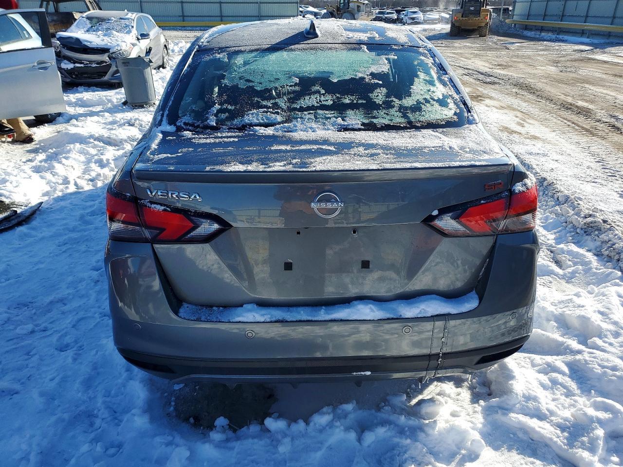 2024 Nissan Versa sr