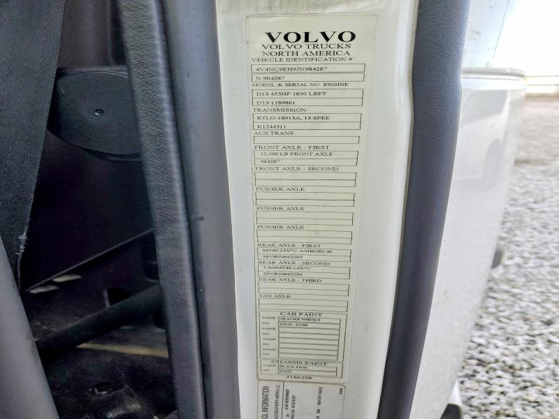 2018 Volvo VNL Semi Truck