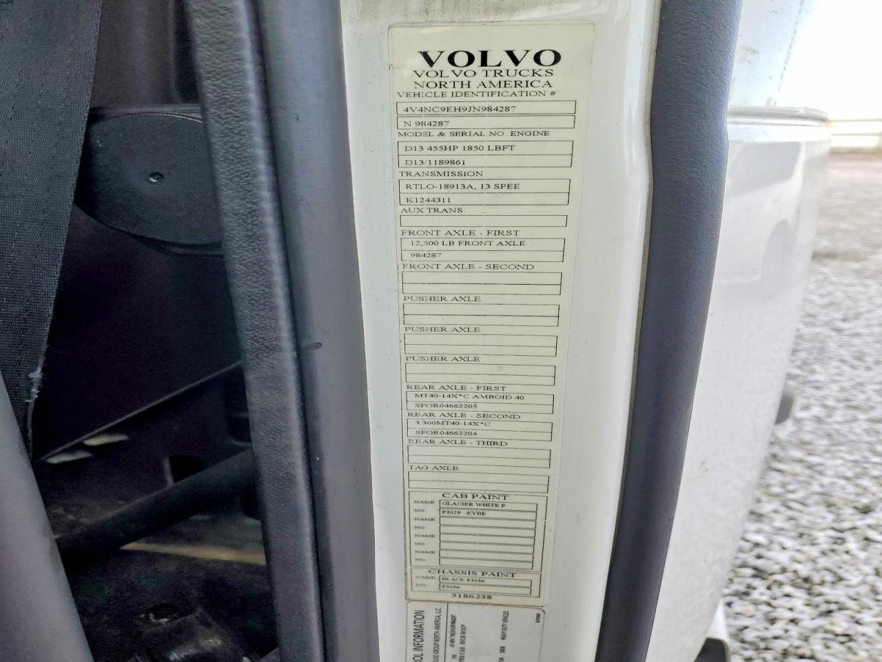 2018 Volvo VNL Semi Truck