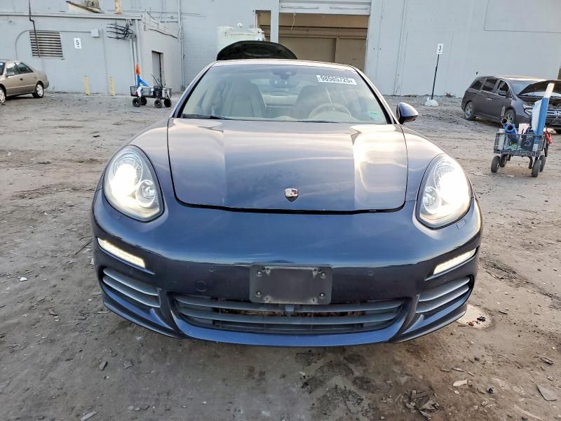 2014 Porsche Panamera 2