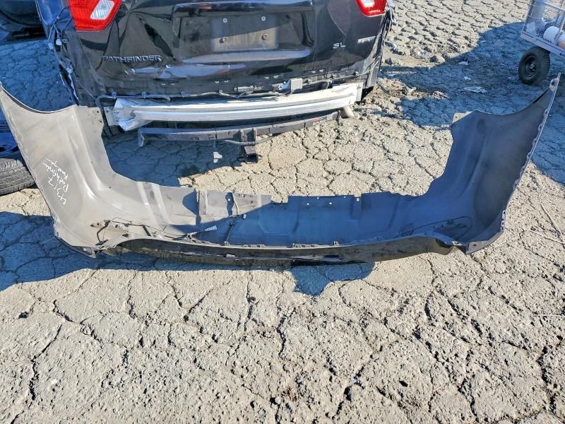 2018 Nissan Pathfinder s