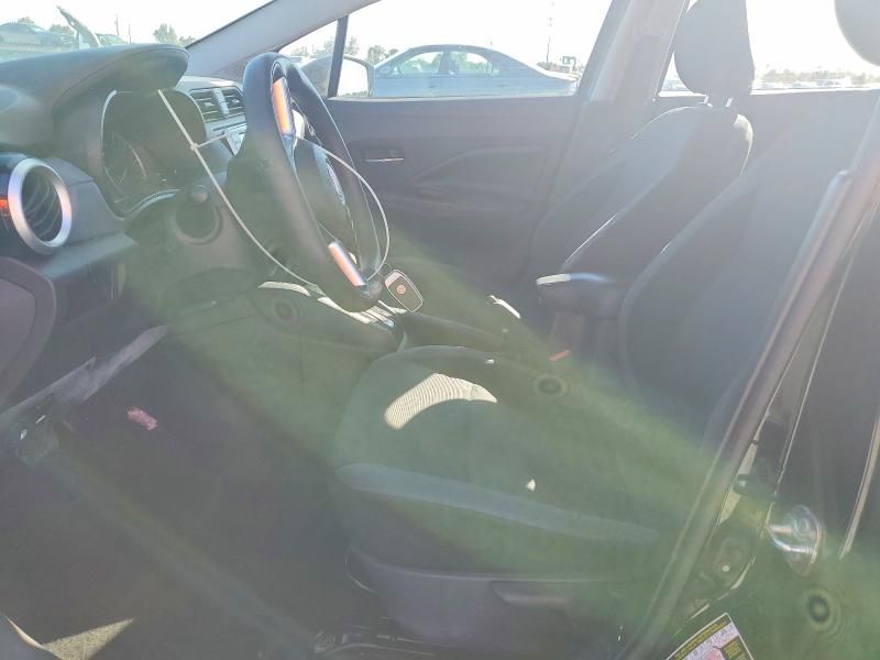 2023 Nissan Versa sv