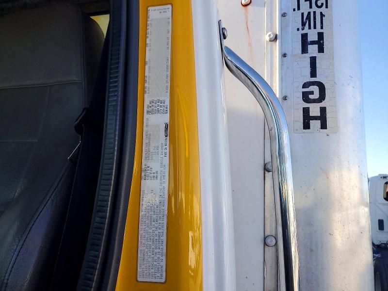 2013 Freightliner Business Class M2 BOX Truck