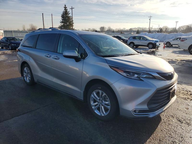 2023 Toyota Sienna Limited