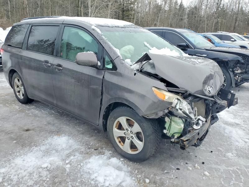 2011 Toyota Sienna le
