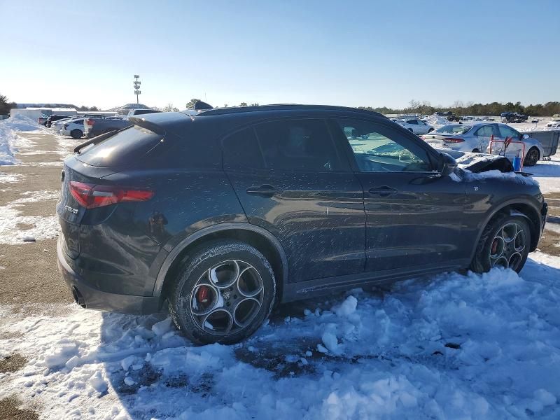 2022 Alfa Romeo Stelvio ti