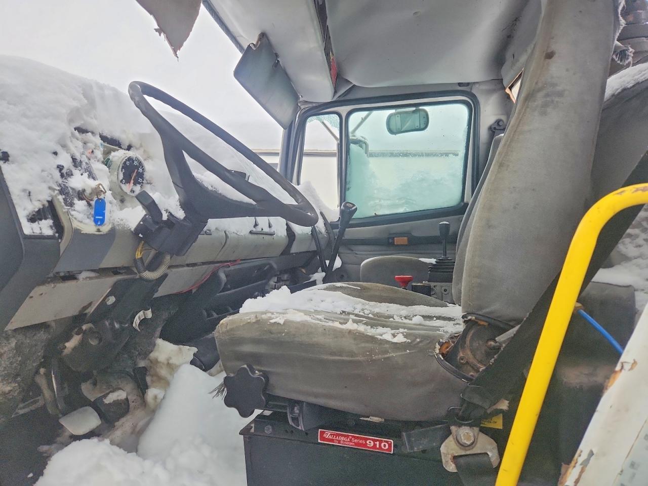 1999 Freightliner Medium Conventional FL70