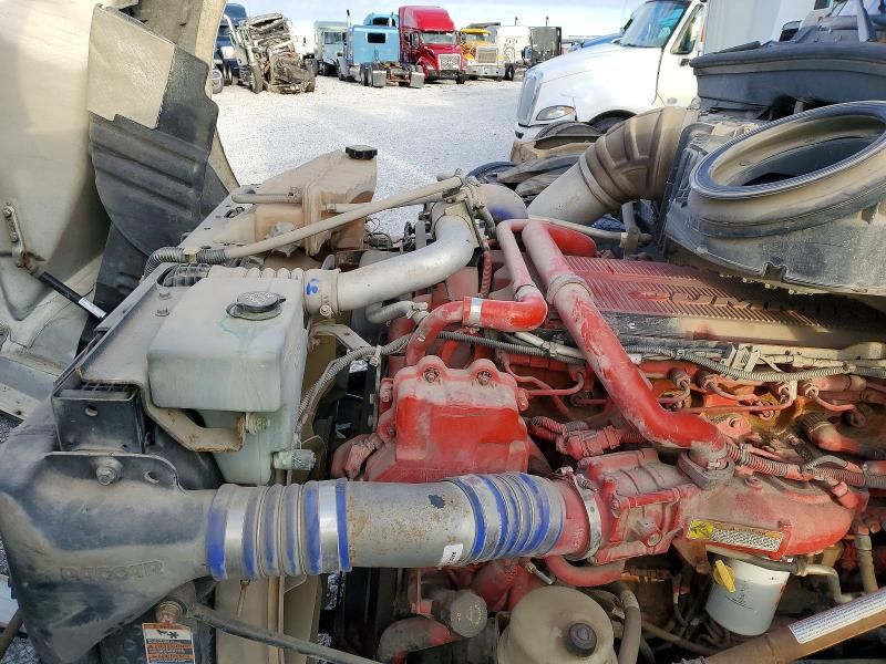 2016 Kenworth T680 Semi Truck