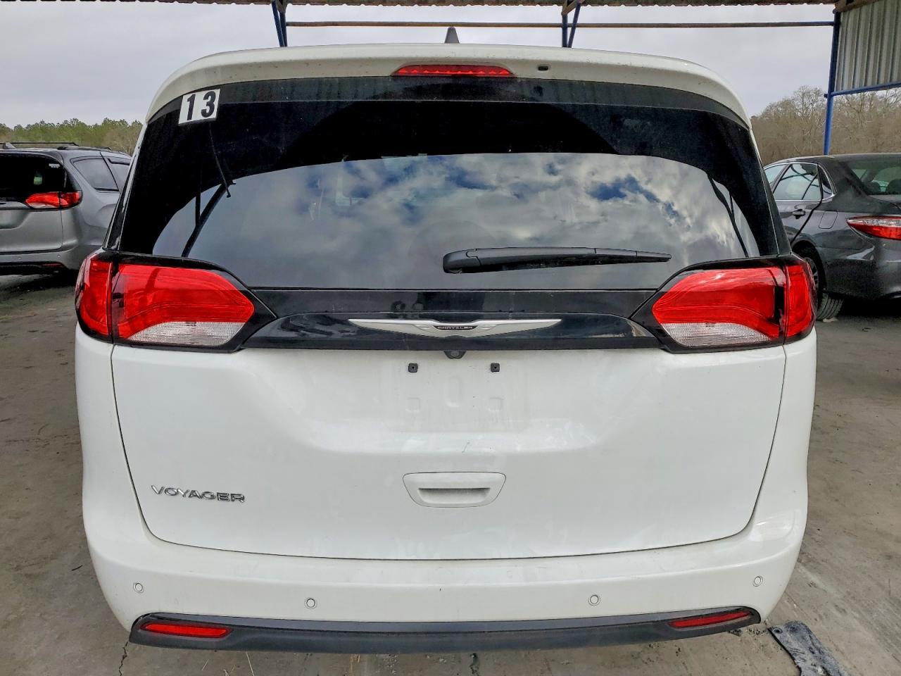 2025 Chrysler Voyager lx