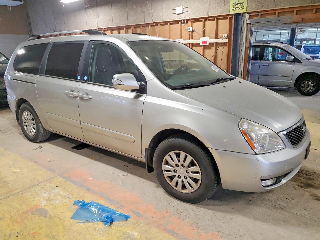 2014 KIA Sedona lx