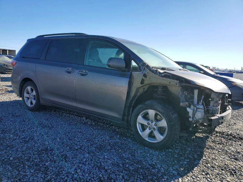 2015 Toyota Sienna le
