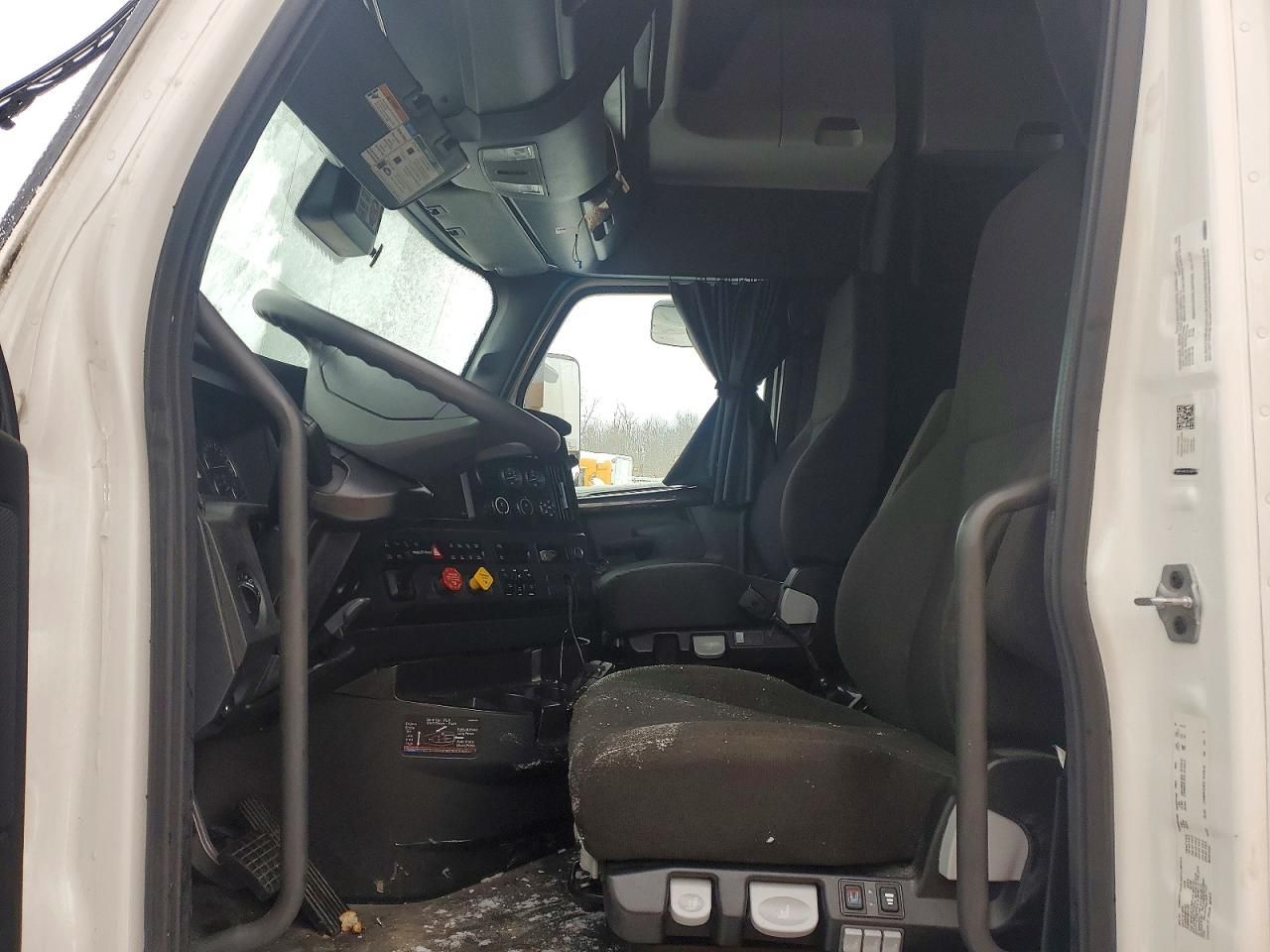 2025 Freightliner Cascadia 1-Semi Truck