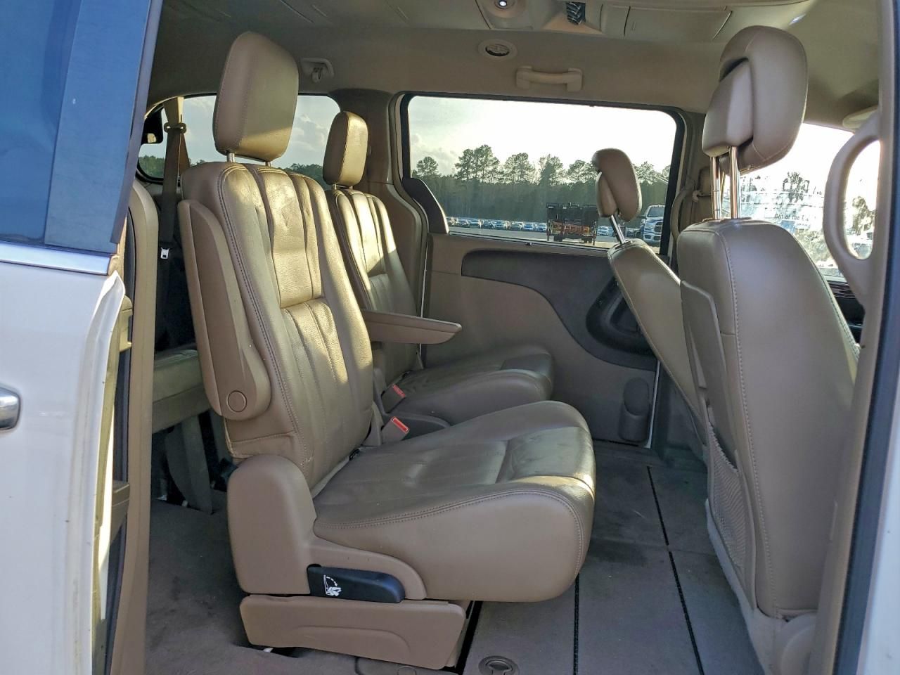2012 Chrysler Town & Country Touring l