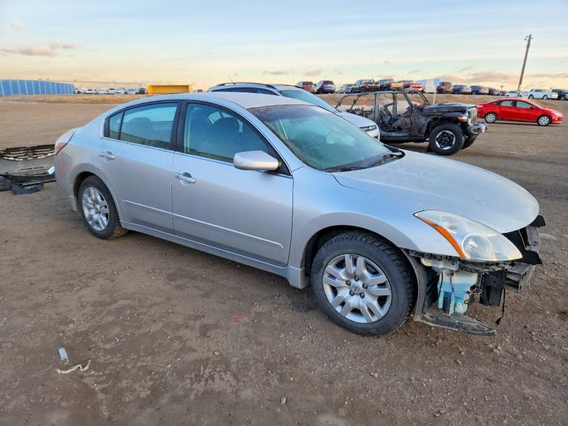 2010 Niss Altima Base