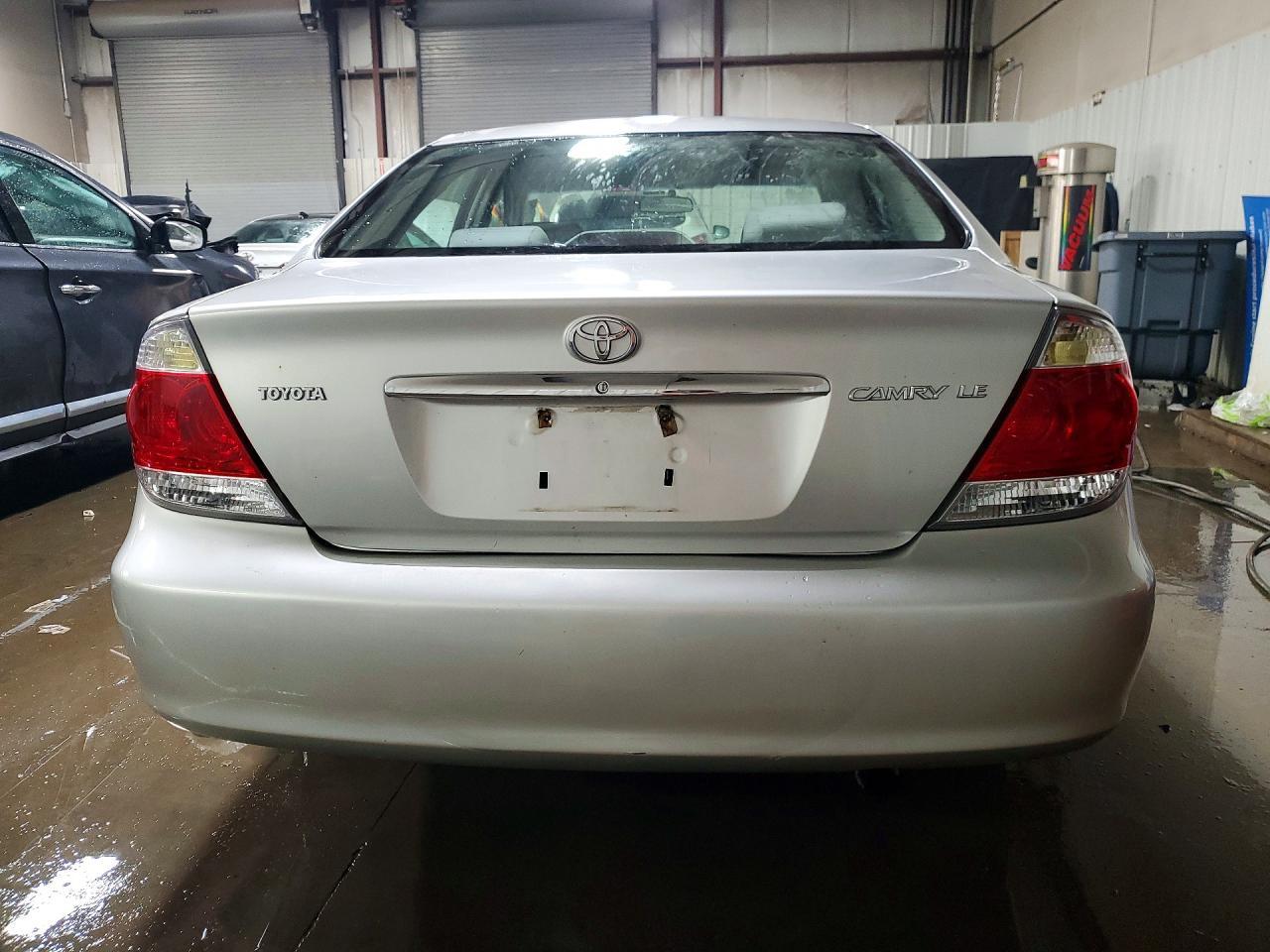 2005 Toyota Camry le