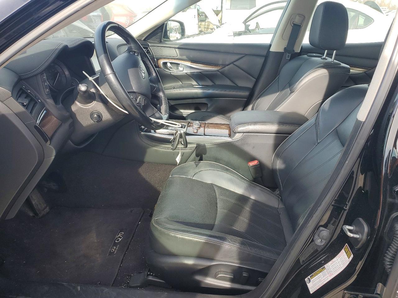 2016 Infiniti Q70 3.7
