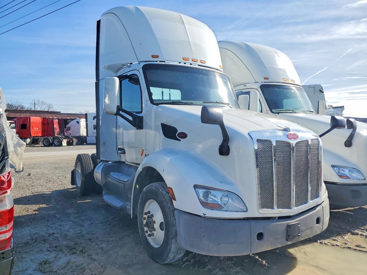2016 Peterbilt 579 Semi Truck