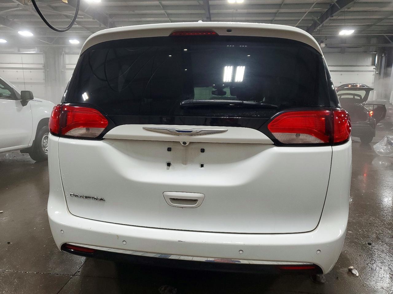 2017 Chrysler Pacifica Touring l