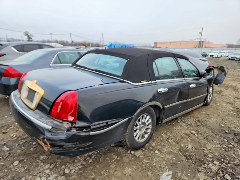 2002 Lincoln Town car Signature