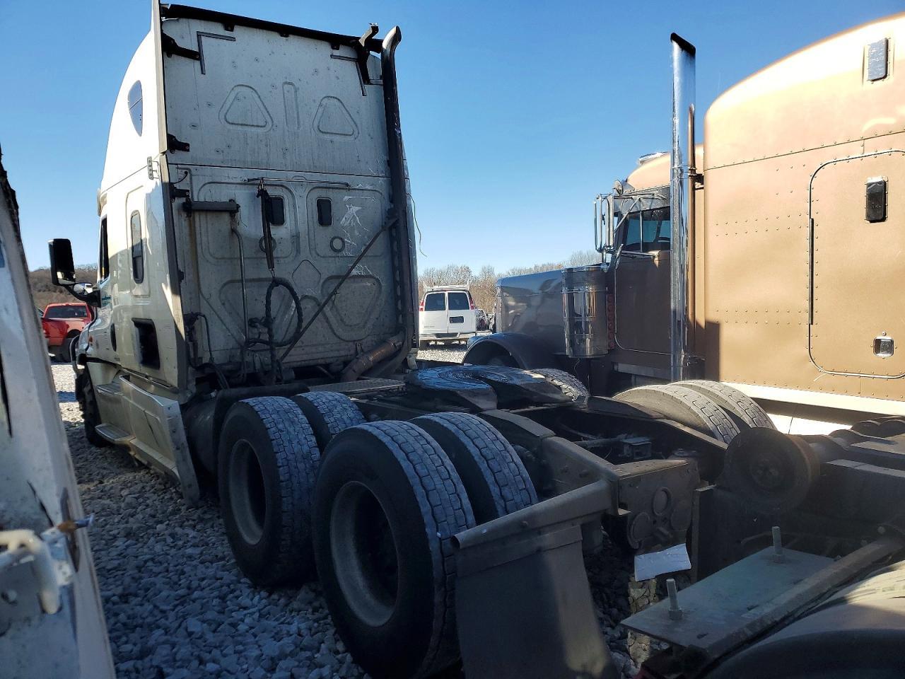 2017 Freightliner Cascadia 125 Semi Truck