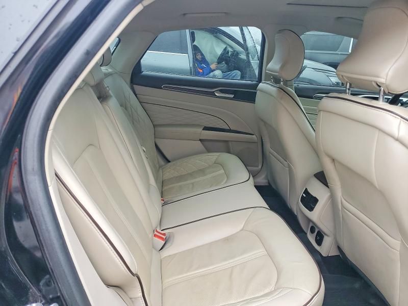 2018 Ford Fusion Titanium/platinum hev