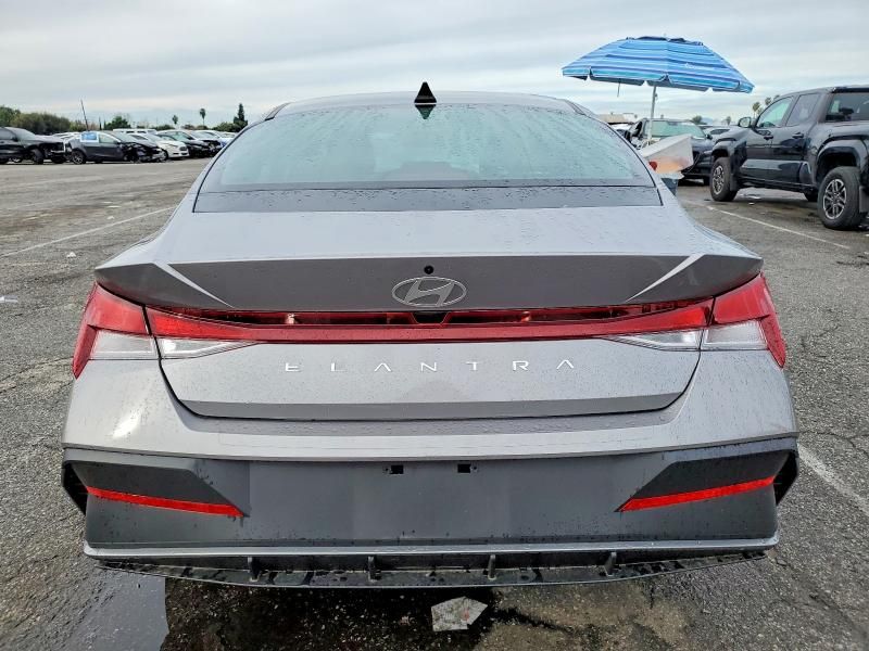 2025 Hyundai Elantra se