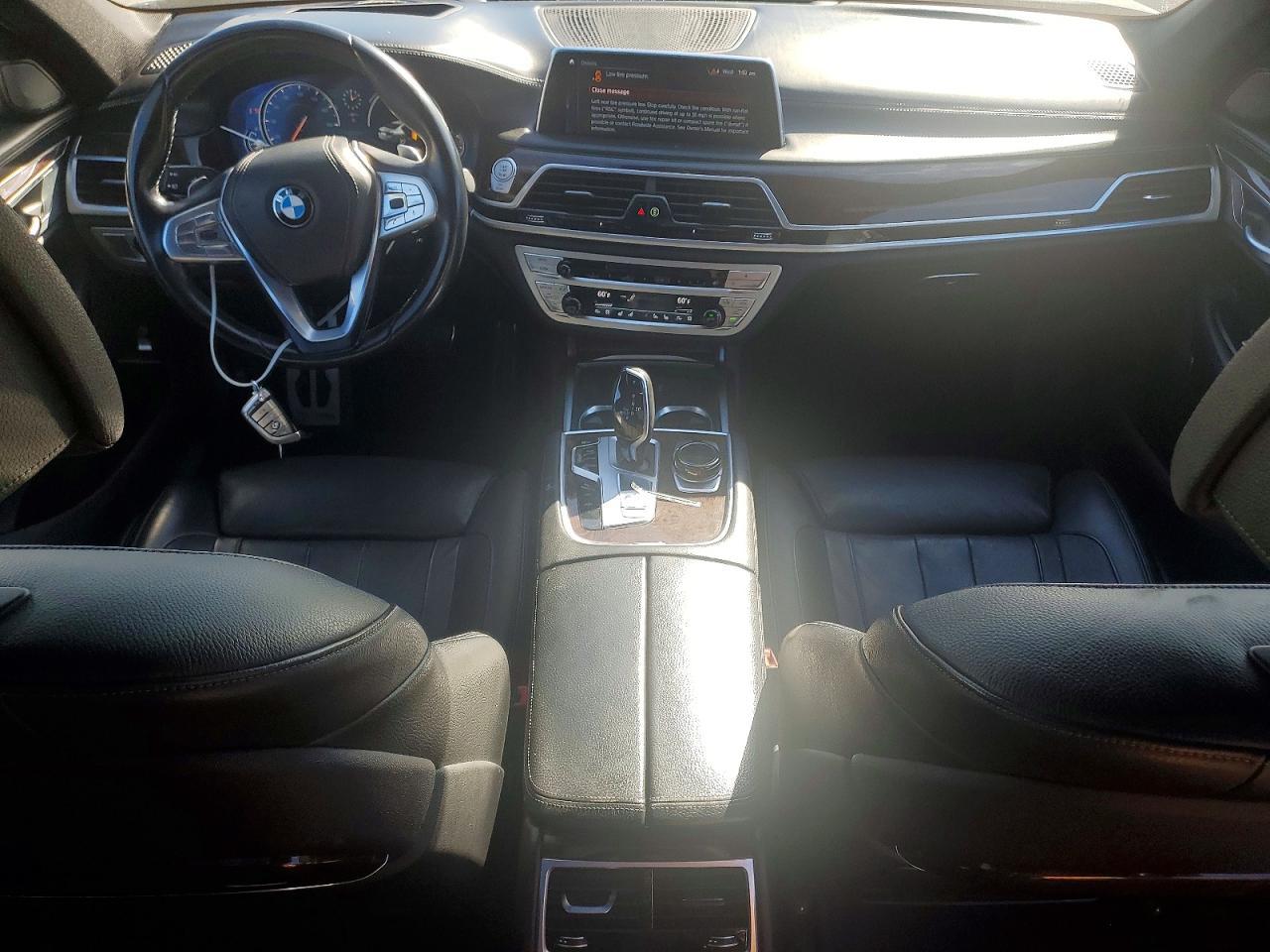 2019 BMW 740 i
