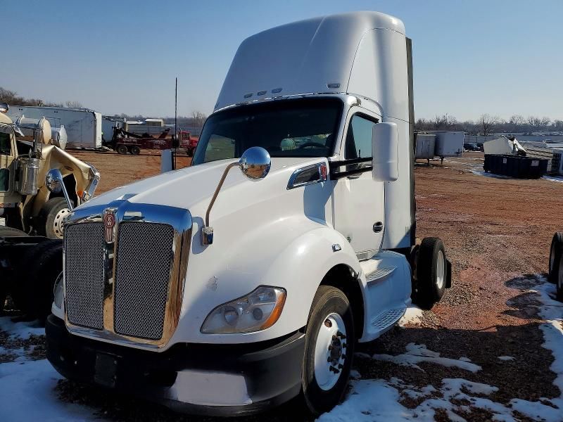 2014 Kenworth T680 Semi Truck