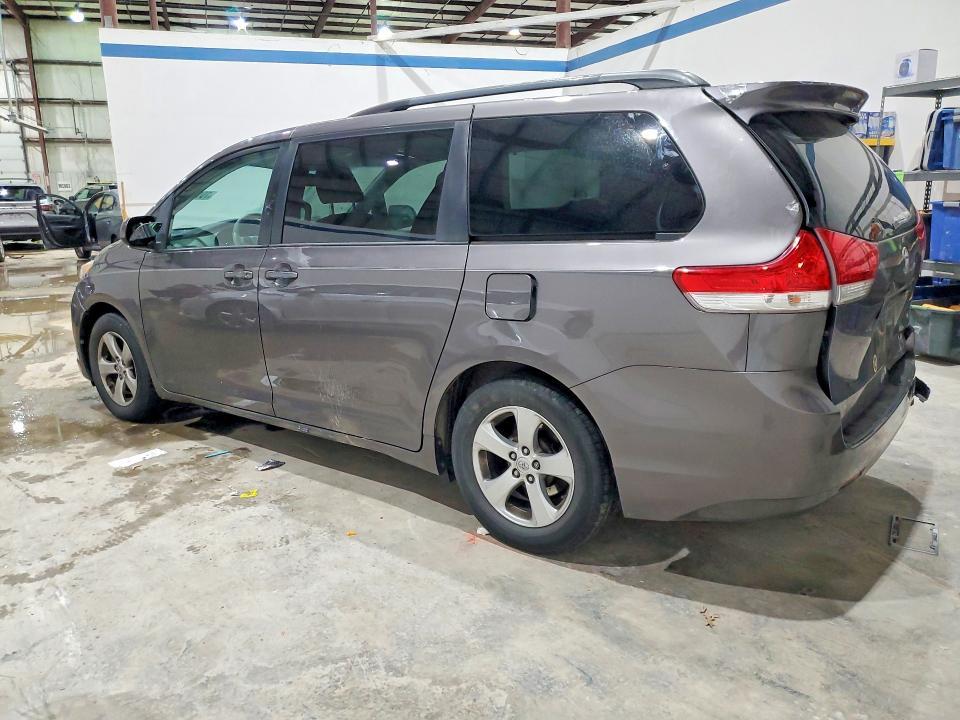 2013 Toyota Sienna le