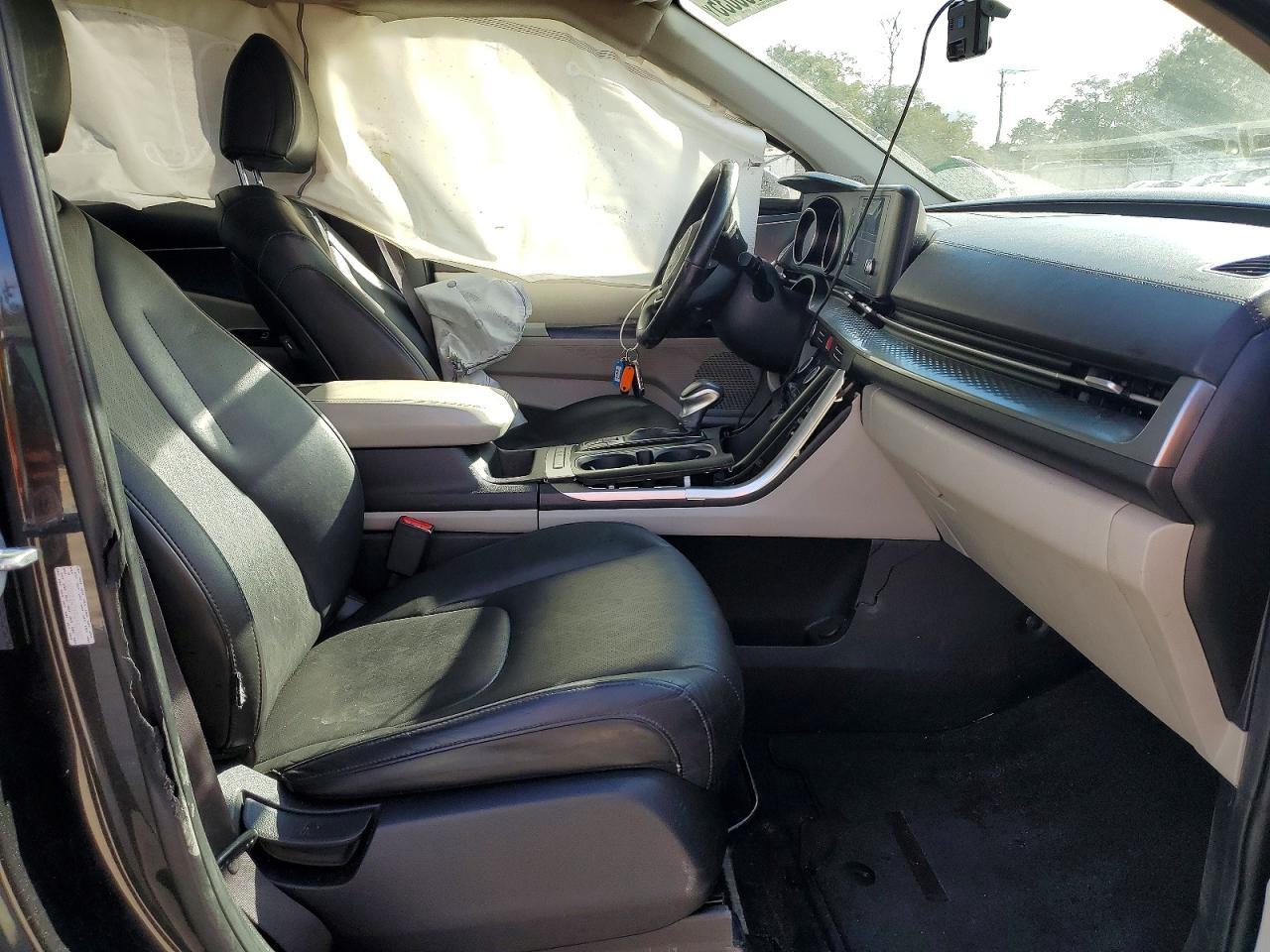 2023 KIA Carnival lx