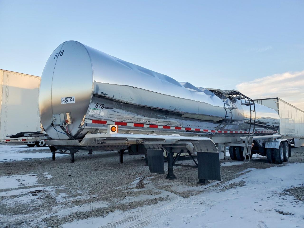 2003 Walker Tank Trailer