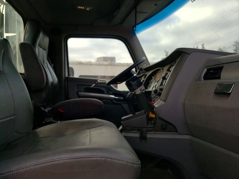 2014 Kenworth T680 Semi Truck