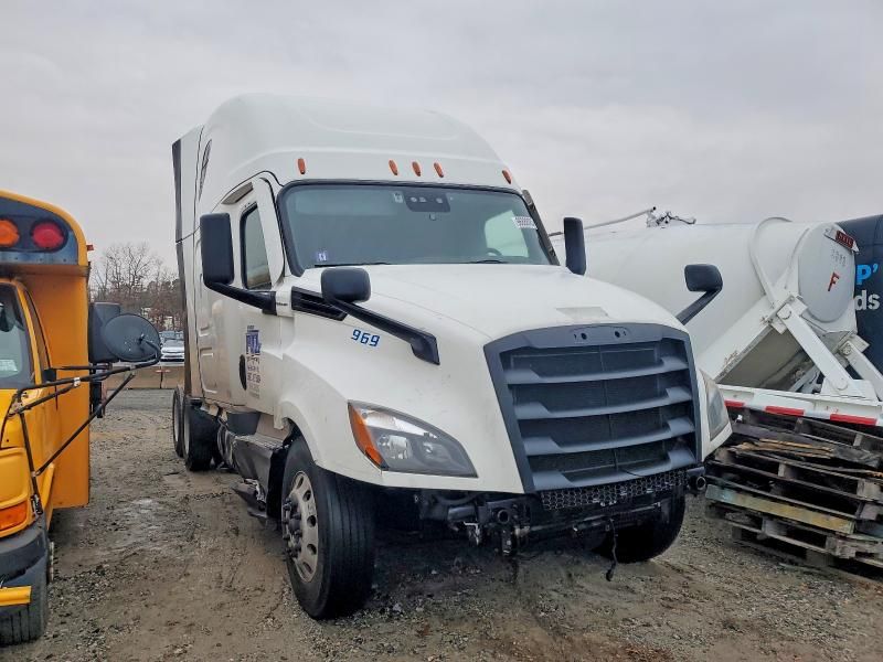 2021 Freightliner Cascadia 126 Semi Truck