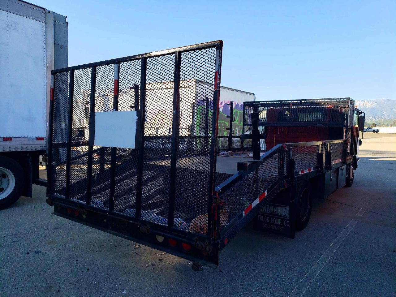 2009 Isuzu NPR Crew Cab Flatbed Truck