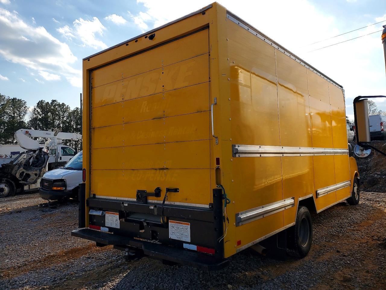 2021 GMC Savana CUT-BOX Truck