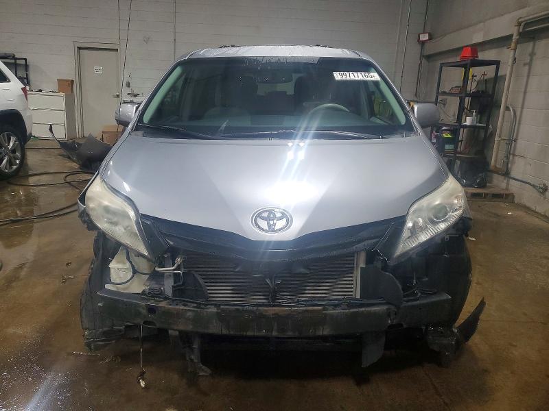 2013 Toyota Sienna le