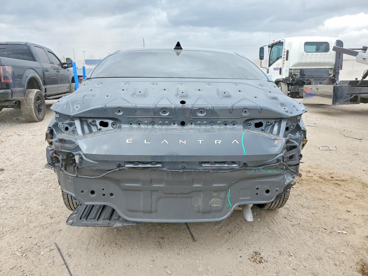 2025 Hyundai Elantra se