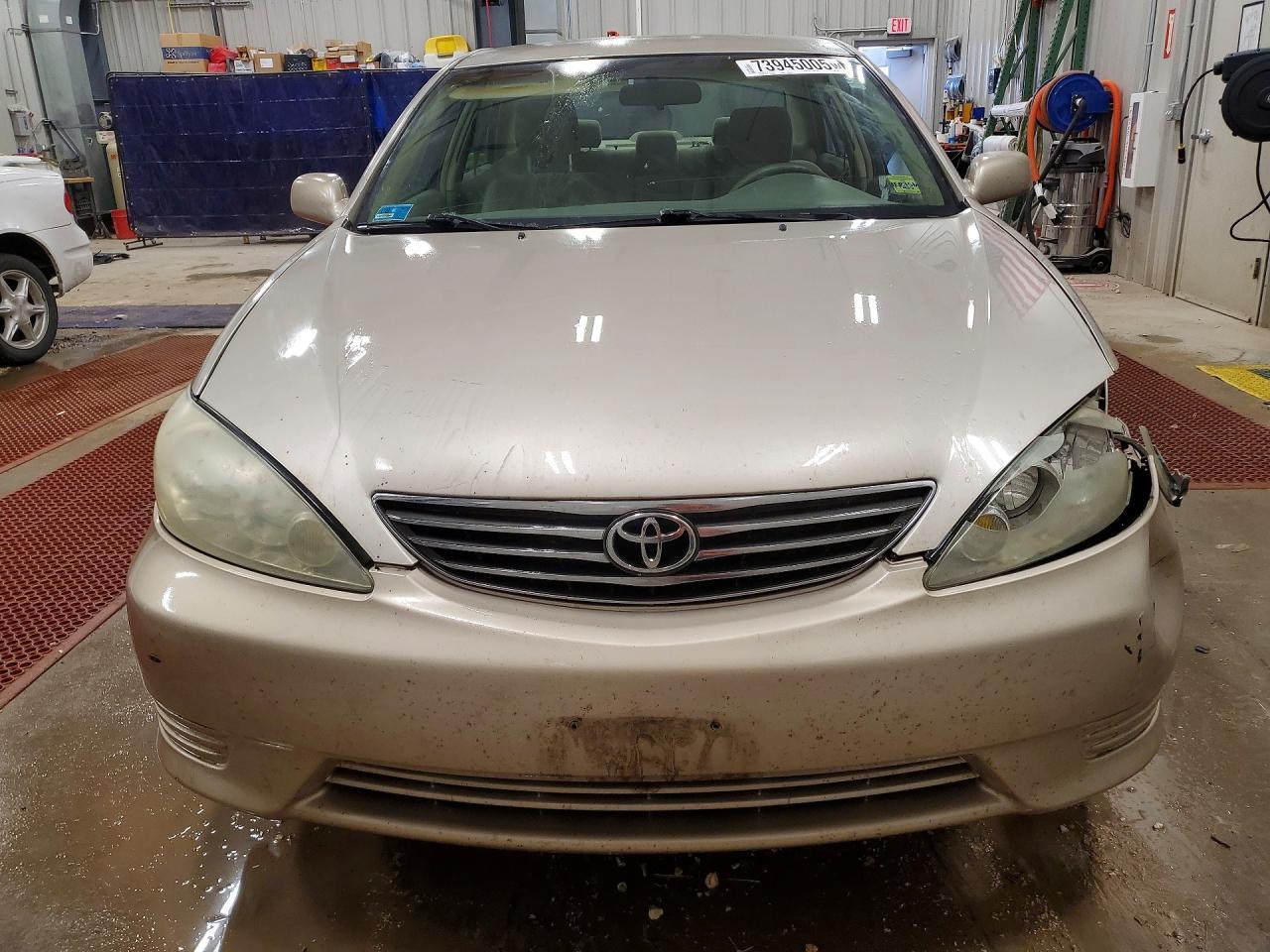 2005 Toyota Camry le