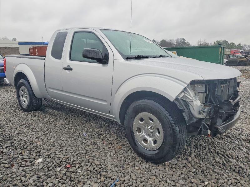 2010 Nissan Frontier King cab se