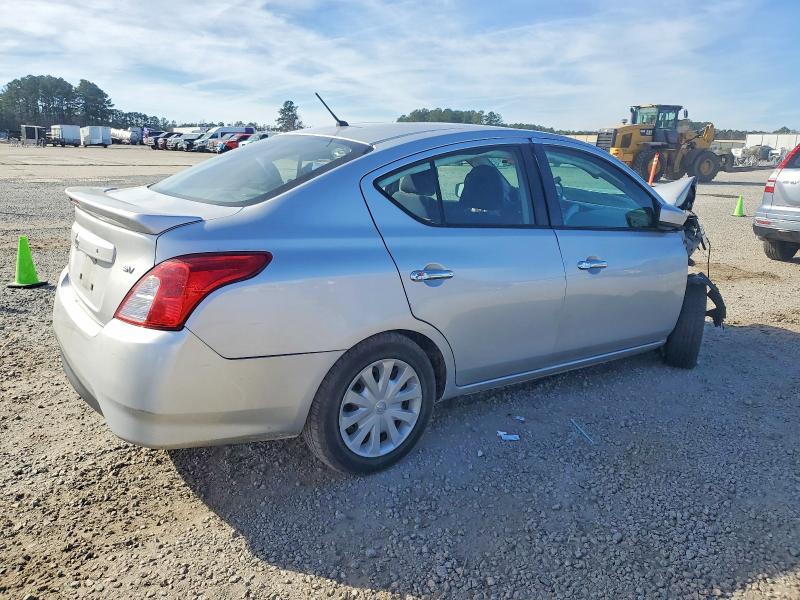 2018 Nissan Versa s