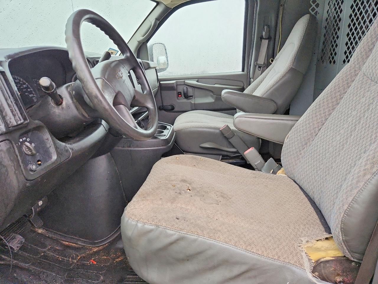 2005 Chev Express Cargo 3500 1