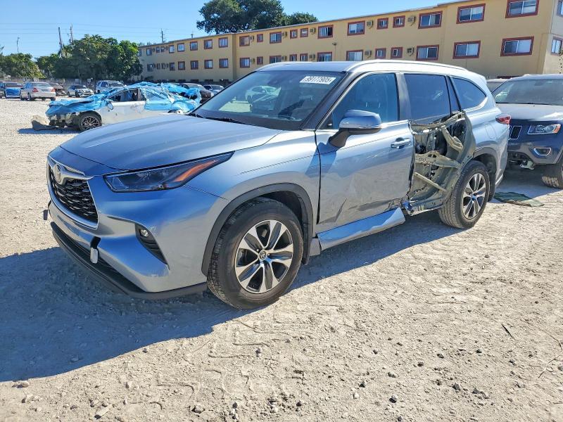 2024 Toyota Highlander le