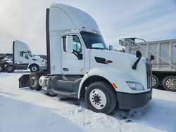 Peterbilt Vehiculos salvage en venta: 2017 Peterbilt 579 Semi Truck