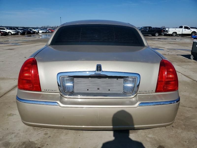 2011 Lincoln Town car Signature Limited