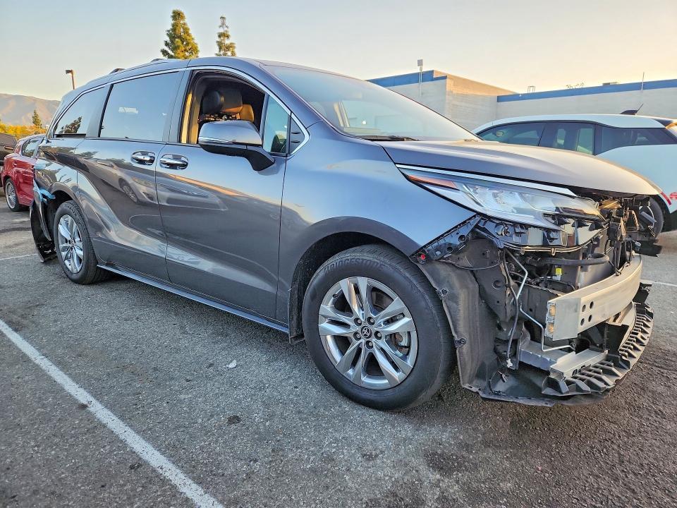 2025 Toyota Sienna Limited